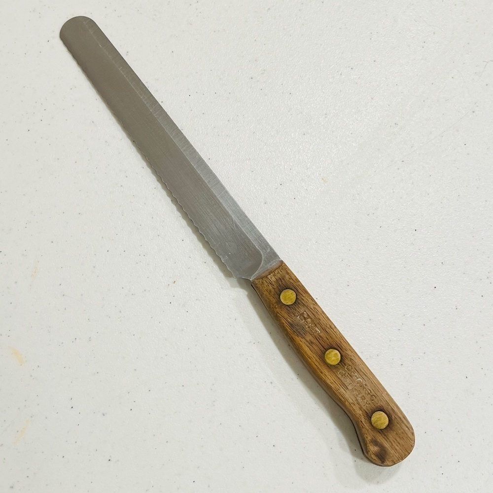 Vintage Chicago Cutlery USA Walnut Handle BT7 Serrated Edge 7” Bread Knife